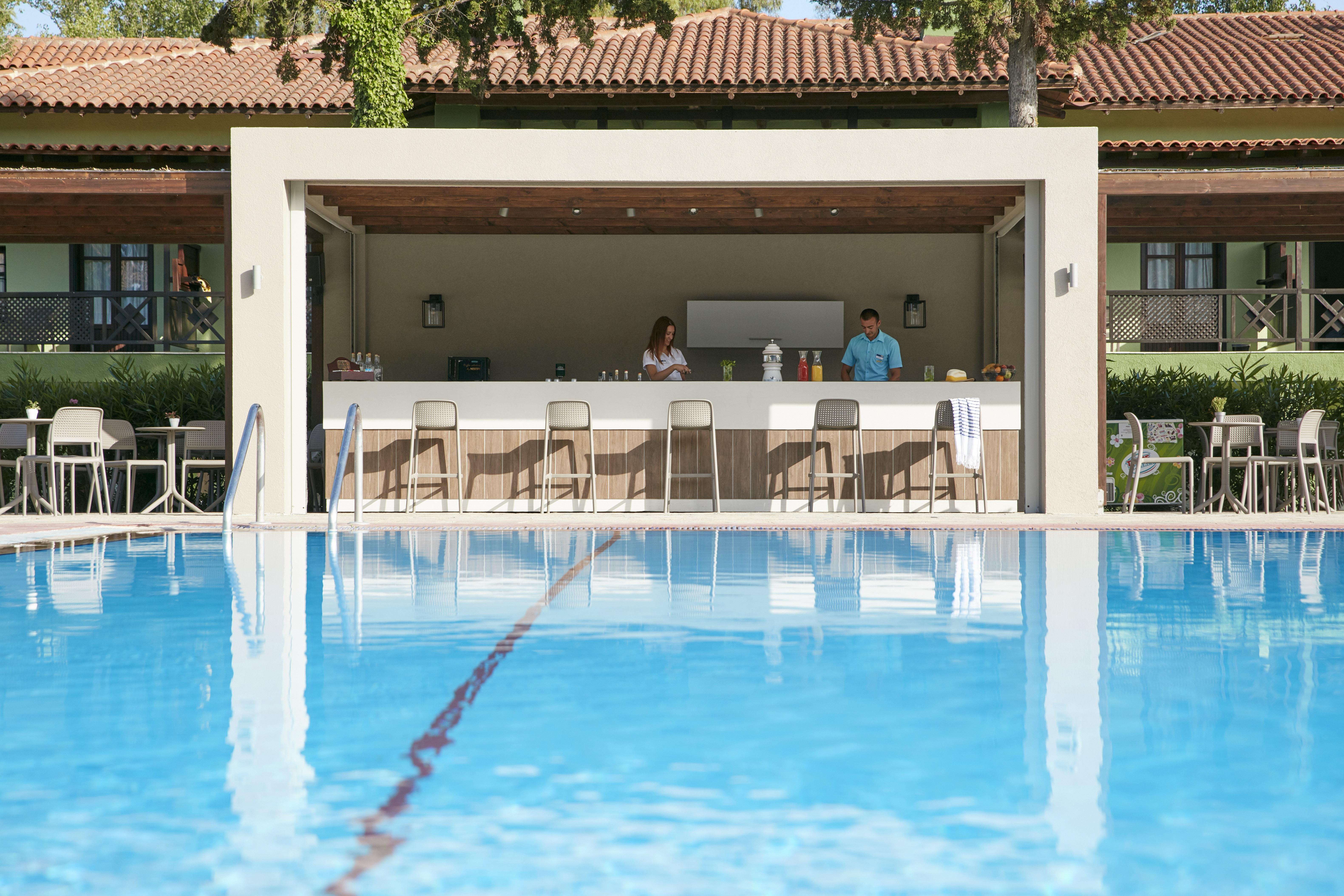 Simantro Resort Sani  ภายนอก รูปภาพ Pool bar
