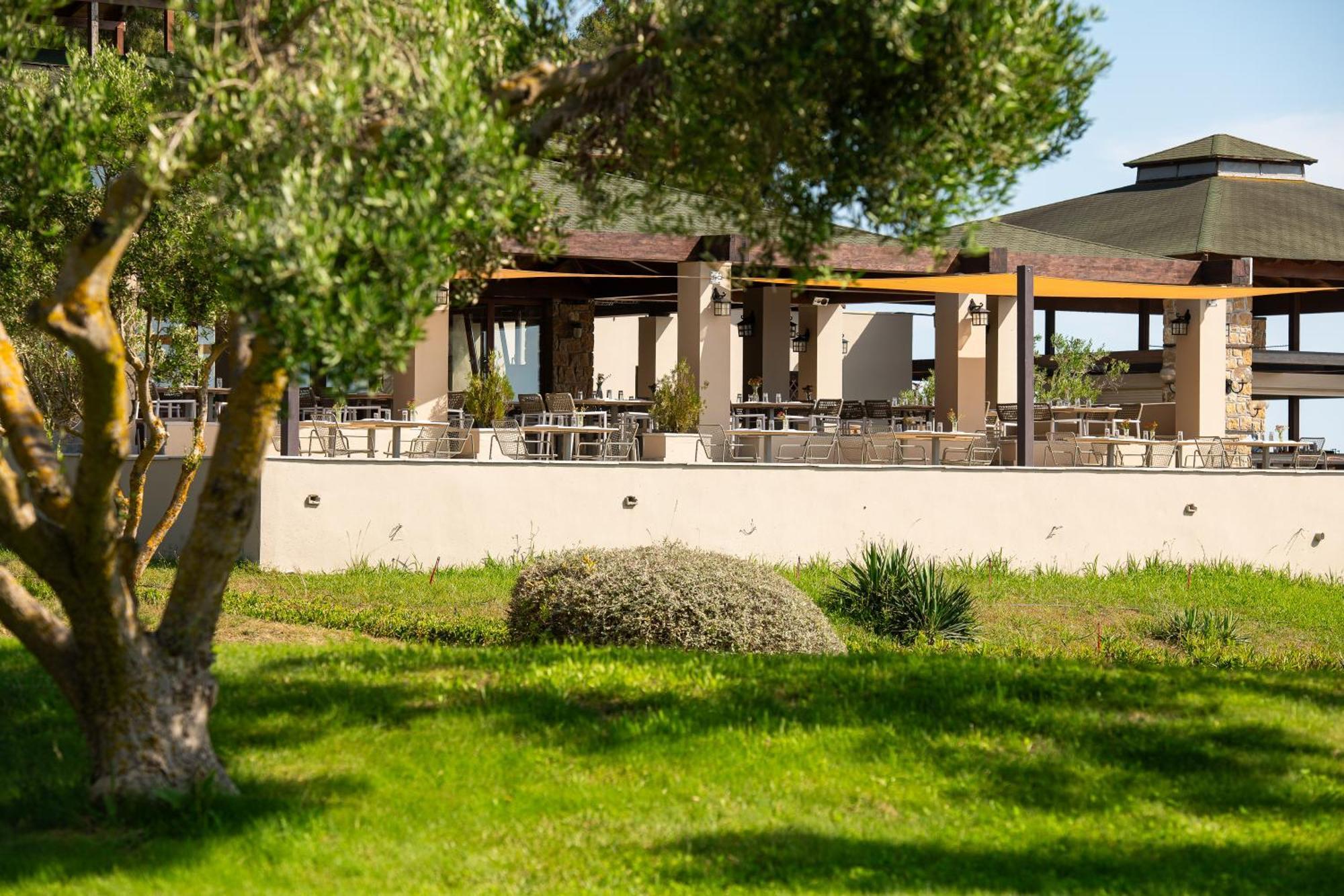 Simantro Resort Sani  ภายนอก รูปภาพ The campus of the University of Patras