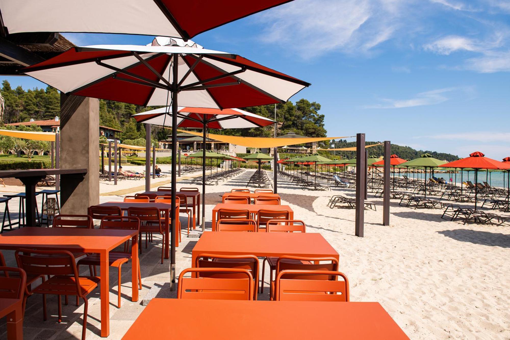 Simantro Resort Sani  ภายนอก รูปภาพ Beach at the resort