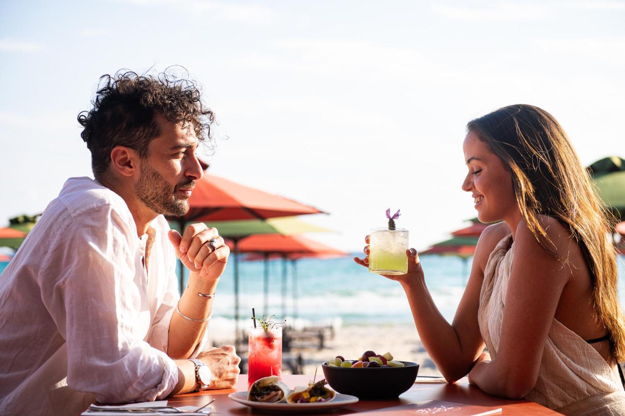 Simantro Resort Sani  ภายนอก รูปภาพ A couple dining at a restaurant